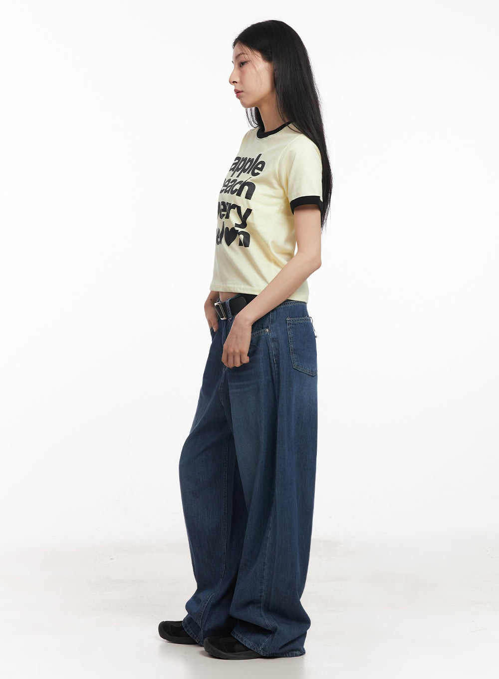 contrast-graphic-crop-top-iy529