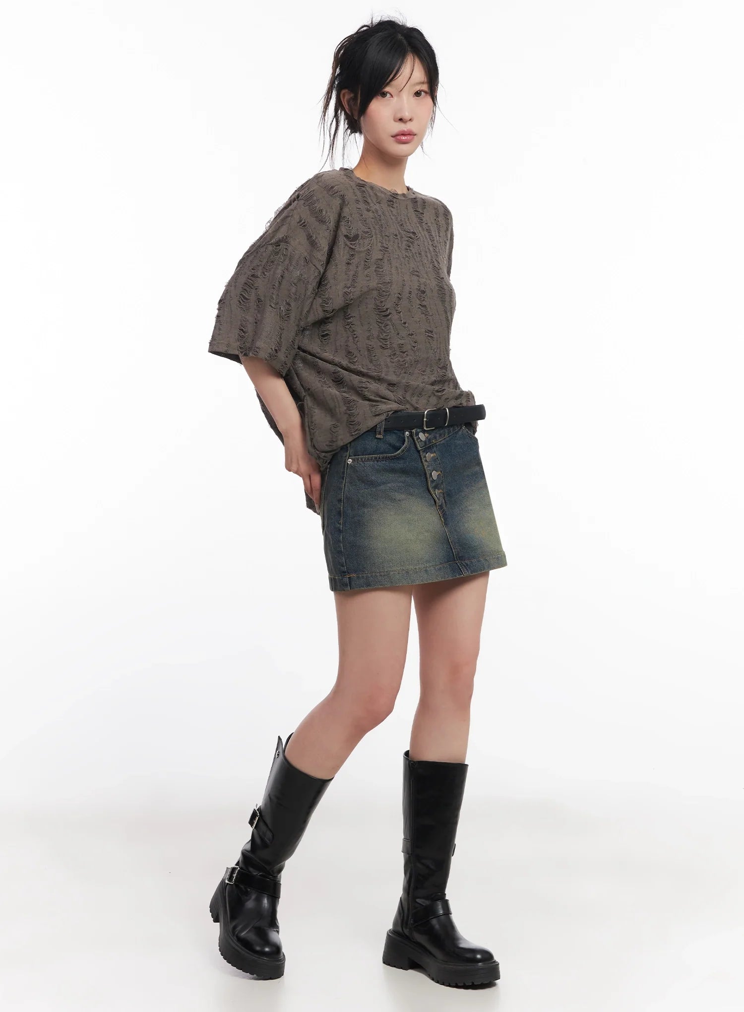 slanted-button-low-rise-denim-skirt-ic503