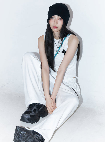 patched-chic-wide-fit-sweatpants-iy516