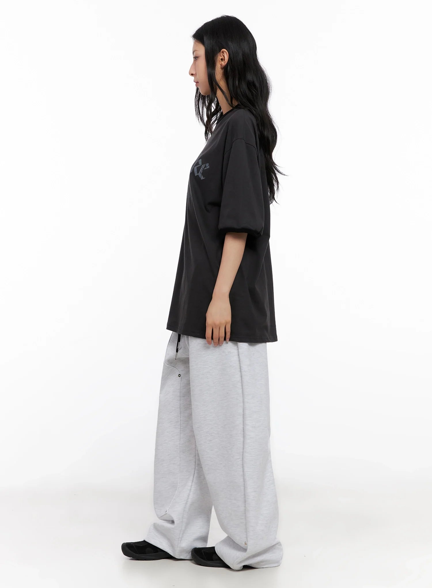 wide-leg-stud-accent-sweatpants-ig508
