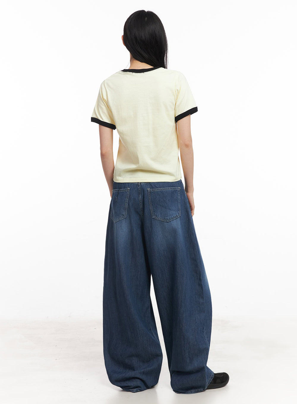 contrast-graphic-crop-top-iy529