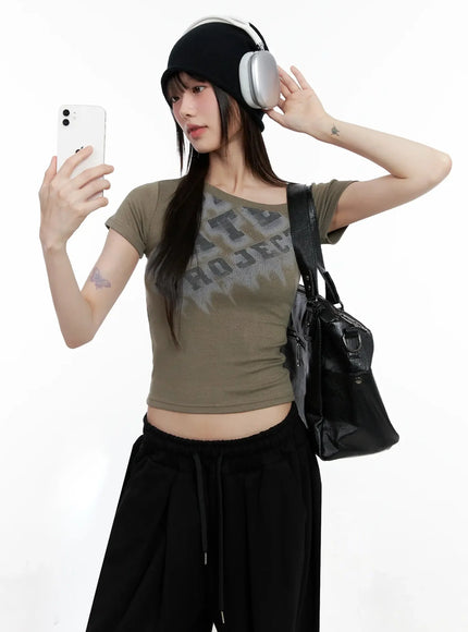 asymmetric-off-shoulder-graphic-top-il528