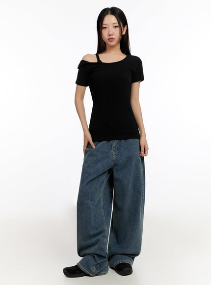 slim-fit-buttoned-u-neck-top-iu509