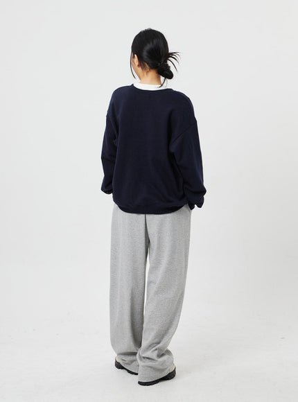 V-Neck Graphic Sweatshirt CF315