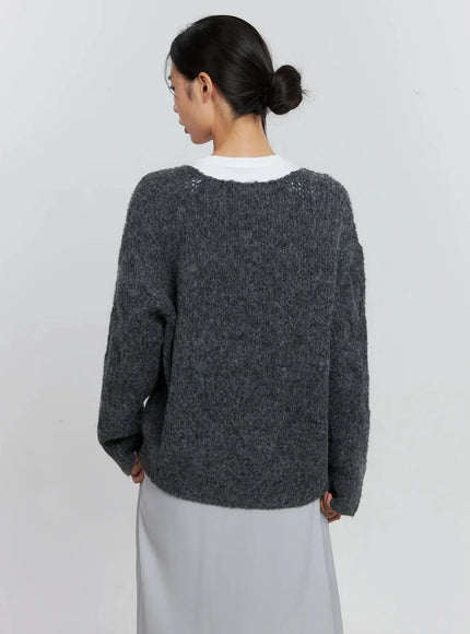 cable-knit-v-neck-sweater-is516