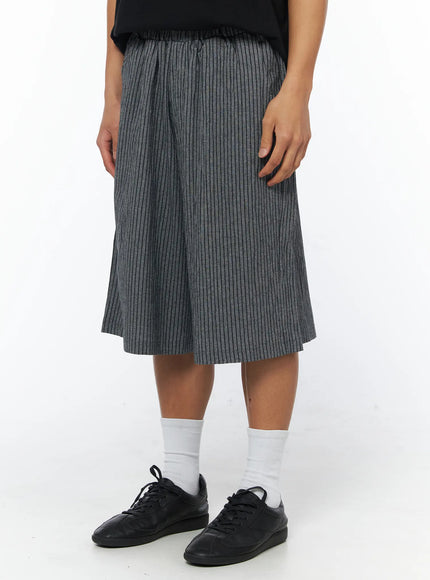 mens-gray-linen-bermuda-shorts-iu503