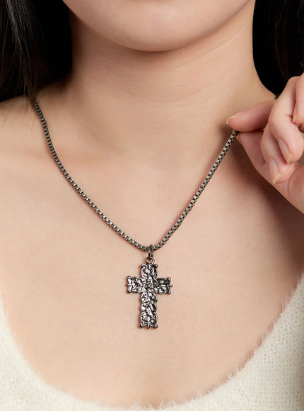 gothic-cross-pendant-necklace-in528