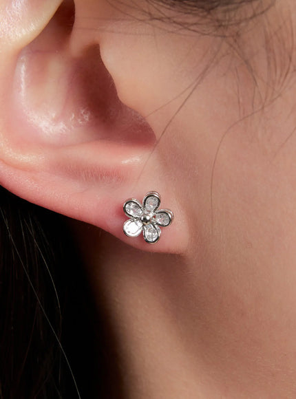 petal-flower-earrings-in528 / Silver