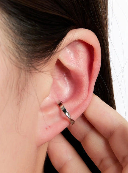 twist-design-ear-cuff-in528
