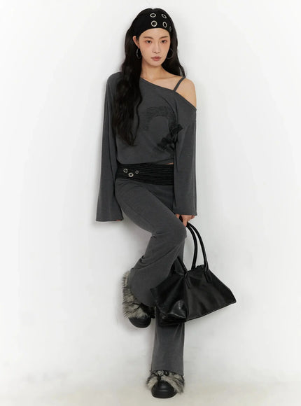 casual-graphic-long-sleeve-off-shoulder-top-in528