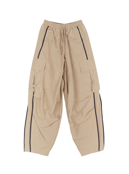 men-s-cargo-balloon-fit-windbreaker-pants-beige-iu512