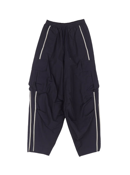men-s-cargo-balloon-fit-windbreaker-pants-dark-blue-iu512