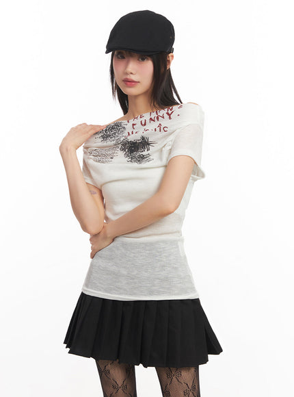 muse-graphic-off-shoulder-top-iy502