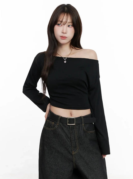 chic-off-shoulder-cropped-tee-in514 / Black