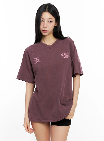 Relaxed-Fit V-Neck Graphic T-Shirt IG508