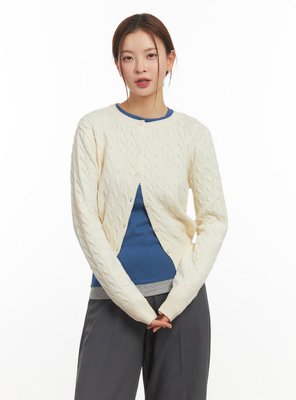 cable-knit-buttoned-cardigan-im524 / Light beige