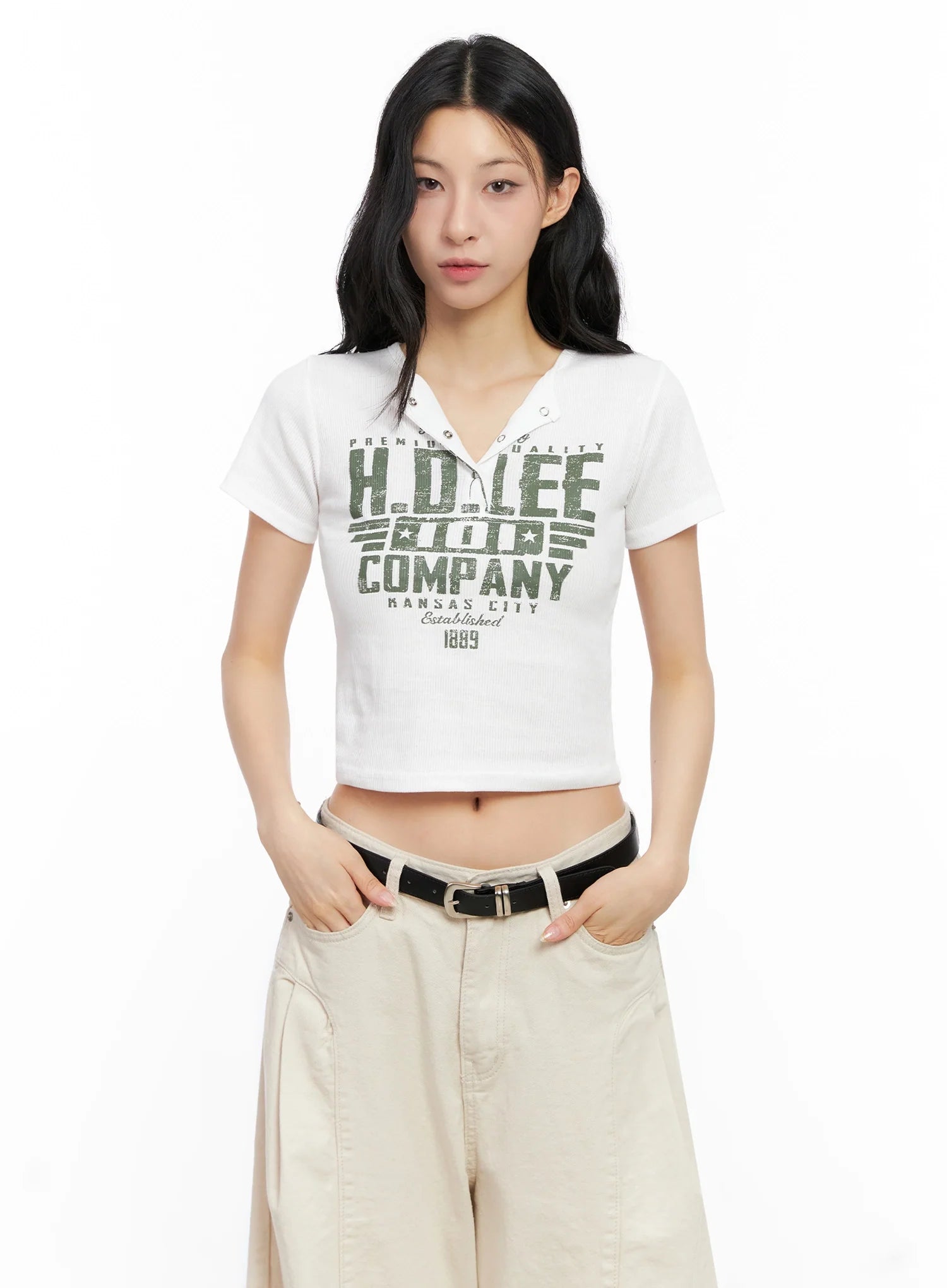 graphic-snap-collar-crop-tee-ig508 / White