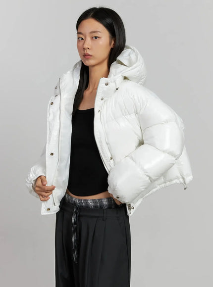 glossy-hooded-puffer-jacket-ij502 / White