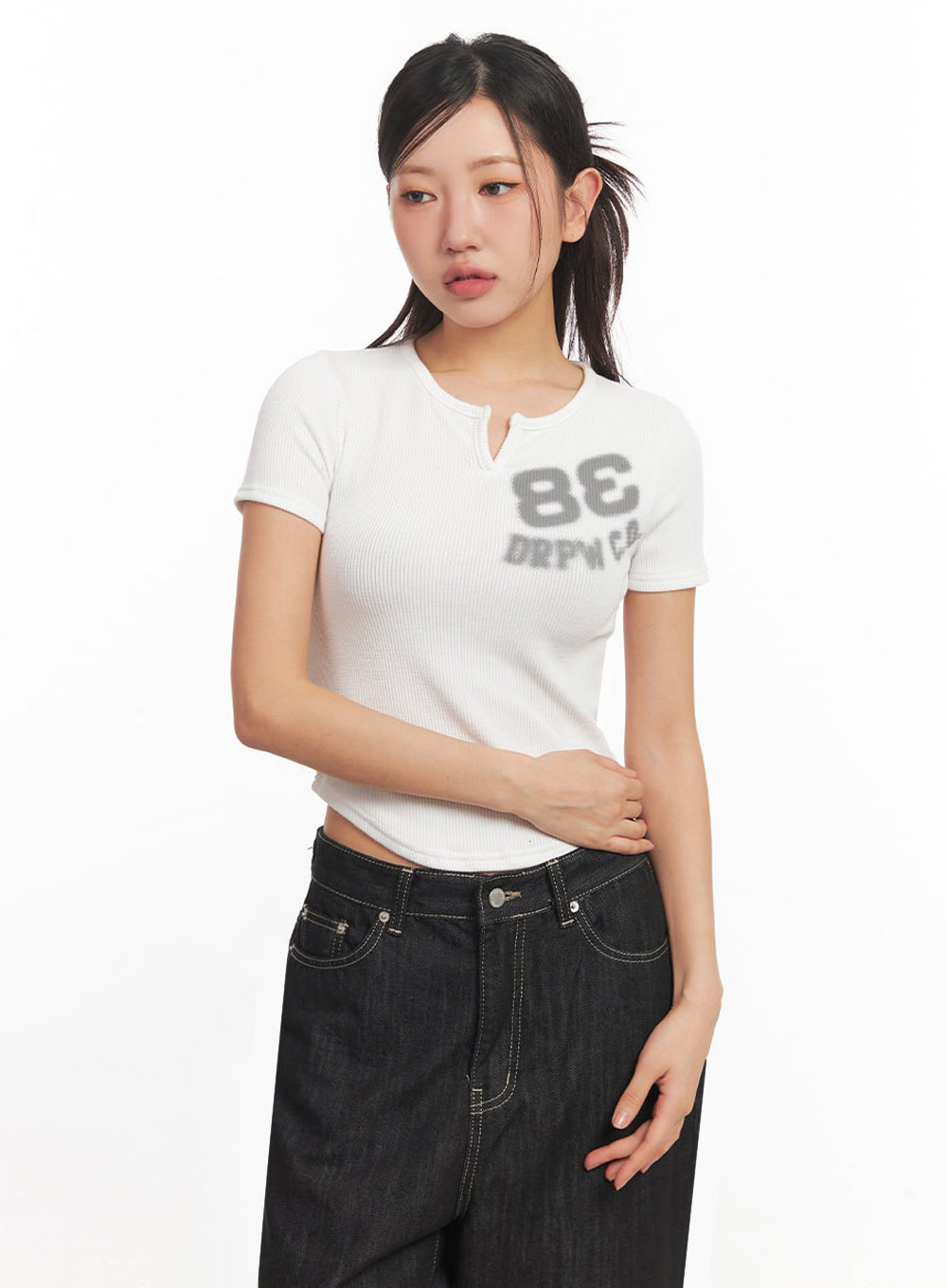 tomboy-graphic-crop-top-ia524 / White