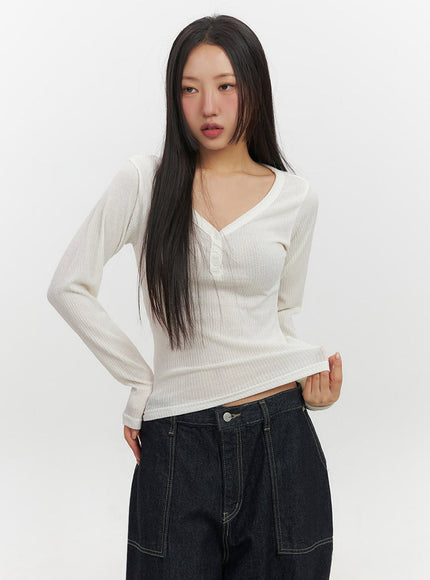 Buttoned V-Neck Long-Sleeve Top IF510