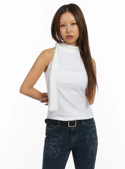 contrast-halter-top-in528 / White