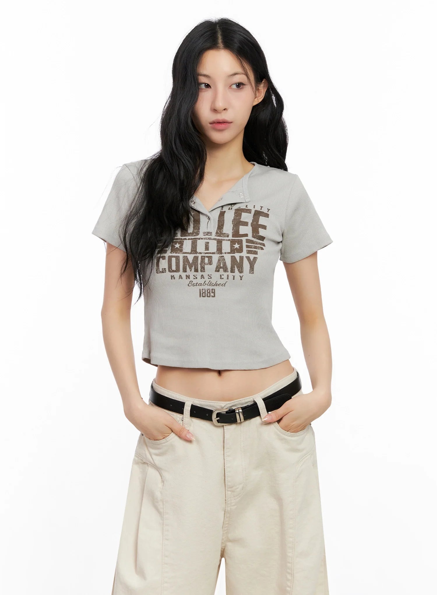 graphic-snap-collar-crop-tee-ig508 / Beige