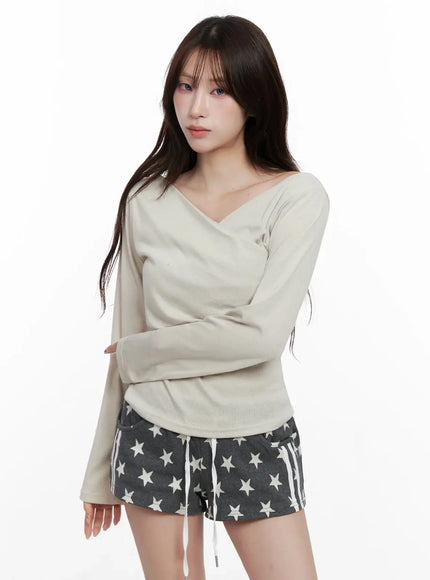 elegant-shirred-v-neck-top-in514 / Beige