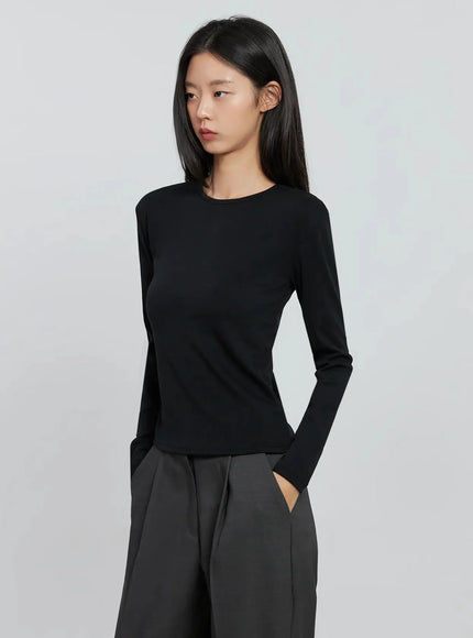 essential-round-neck-long-sleeve-top-in507 / Black