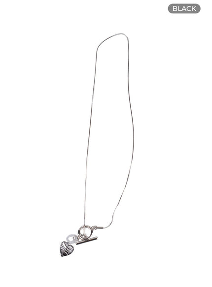 luna-charm-necklace-io430 / Black