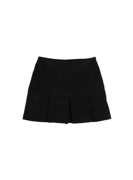 soft-touch-pleated-mini-skirt-in427 / Black