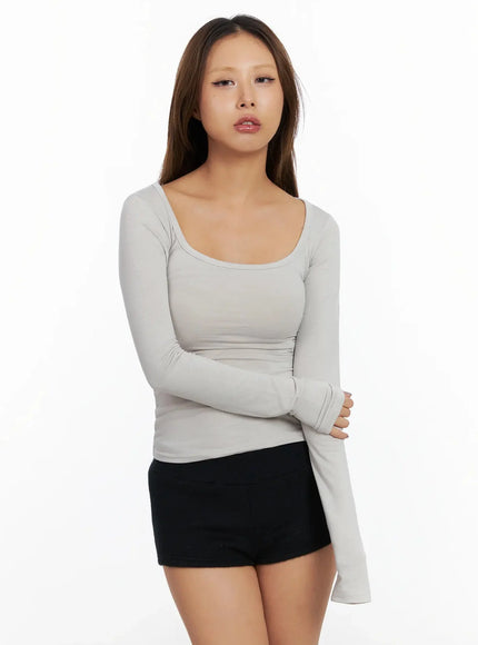 basic-square-neck-long-sleeve-top-in528 / Dark beige