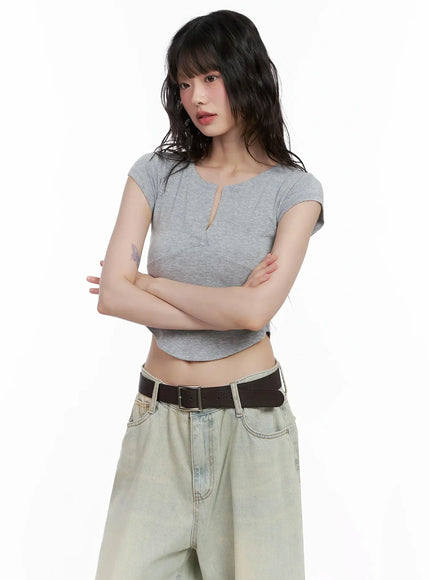 minimalist-v-neck-crop-top-il531 / Gray