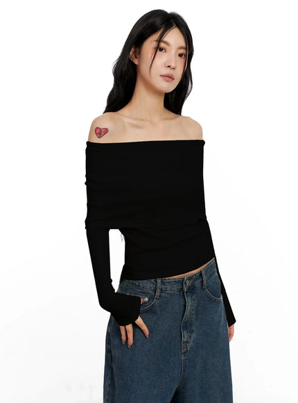 slim-off-shoulder-long-sleeve-tee-in528 / Black