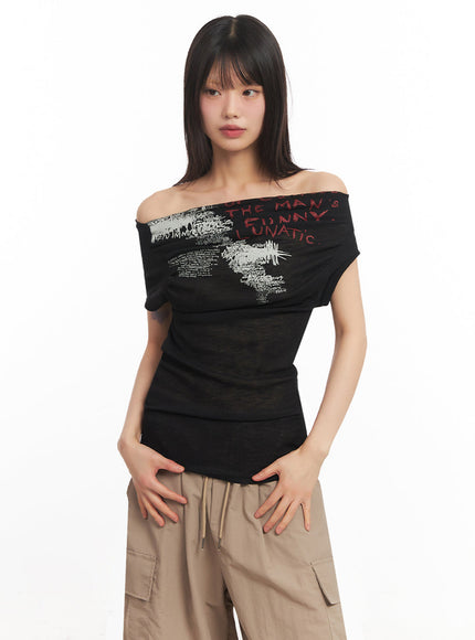muse-graphic-off-shoulder-top-iy502 / Black