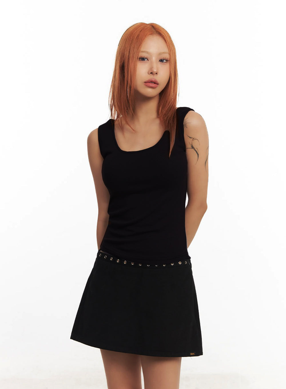essential-u-neck-tank-top-ia517 / Black