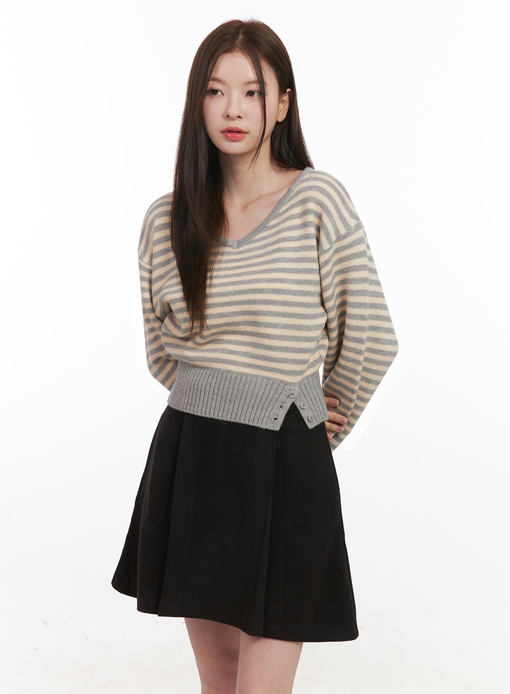 stripe-oversized-v-neck-sweater-if505 / Gray