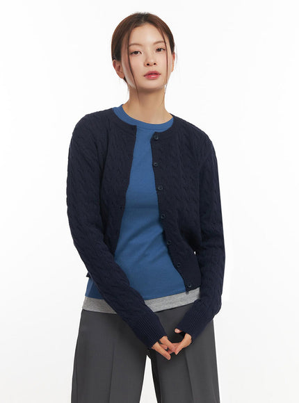 cable-knit-buttoned-cardigan-im524 / Dark blue