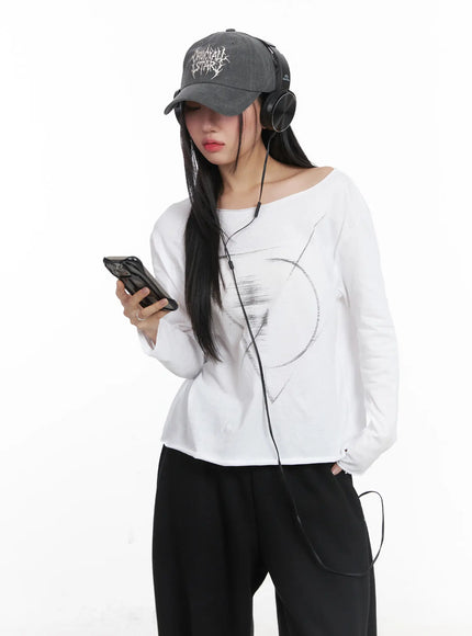 casual-relaxed-neck-graphic-long-sleeve-tee-cd530