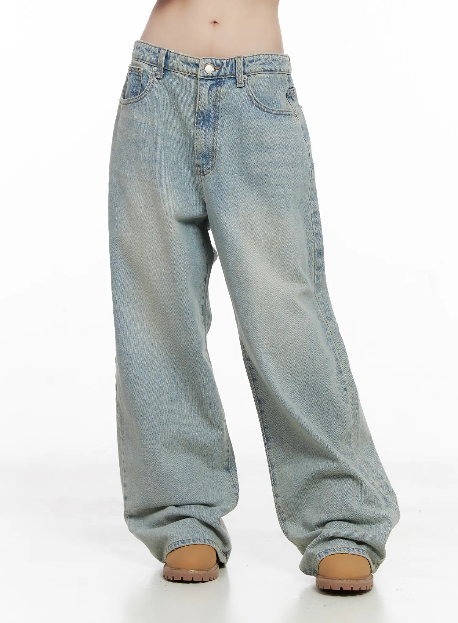 lilly-light-wash-baggy-jeans-cg519