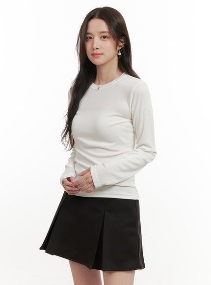 classic-round-neck-long-sleeve-top-on429