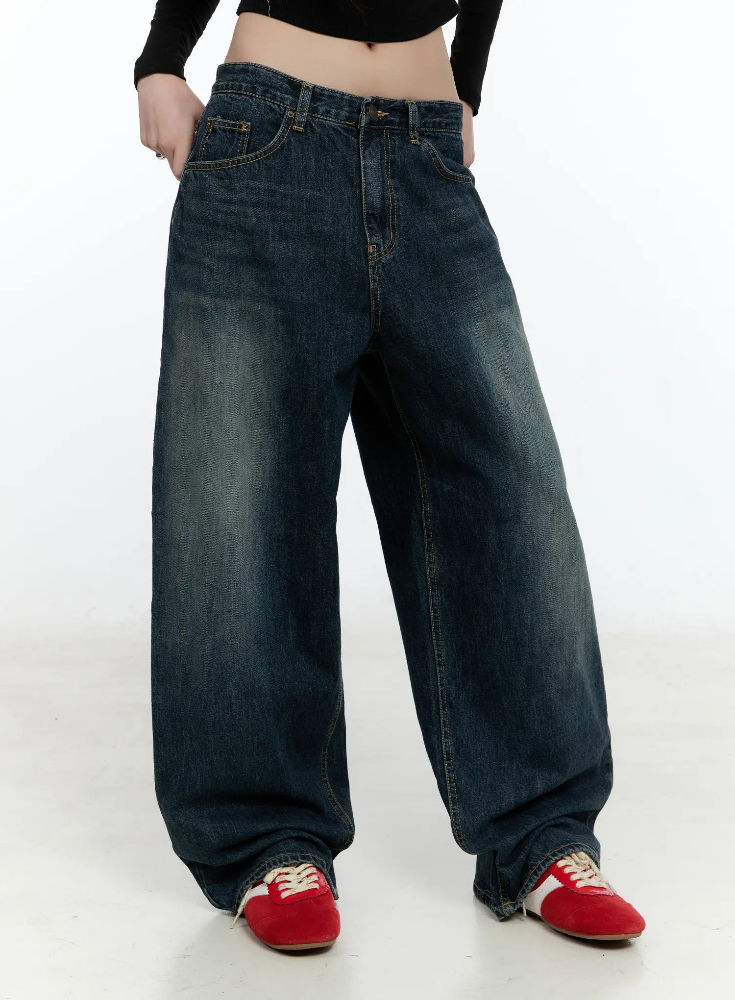 hunter-washed-wide-leg-jeans-cn517