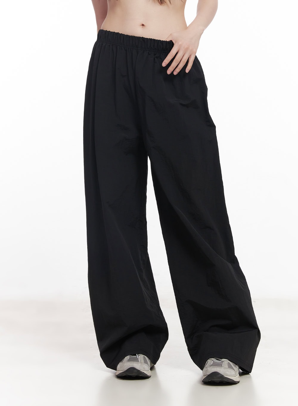 nylon-pintuck-wide-leg-pants-cy521