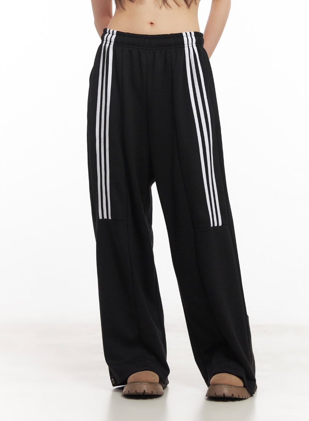 striped-wide-fit-sweatpants-ca523