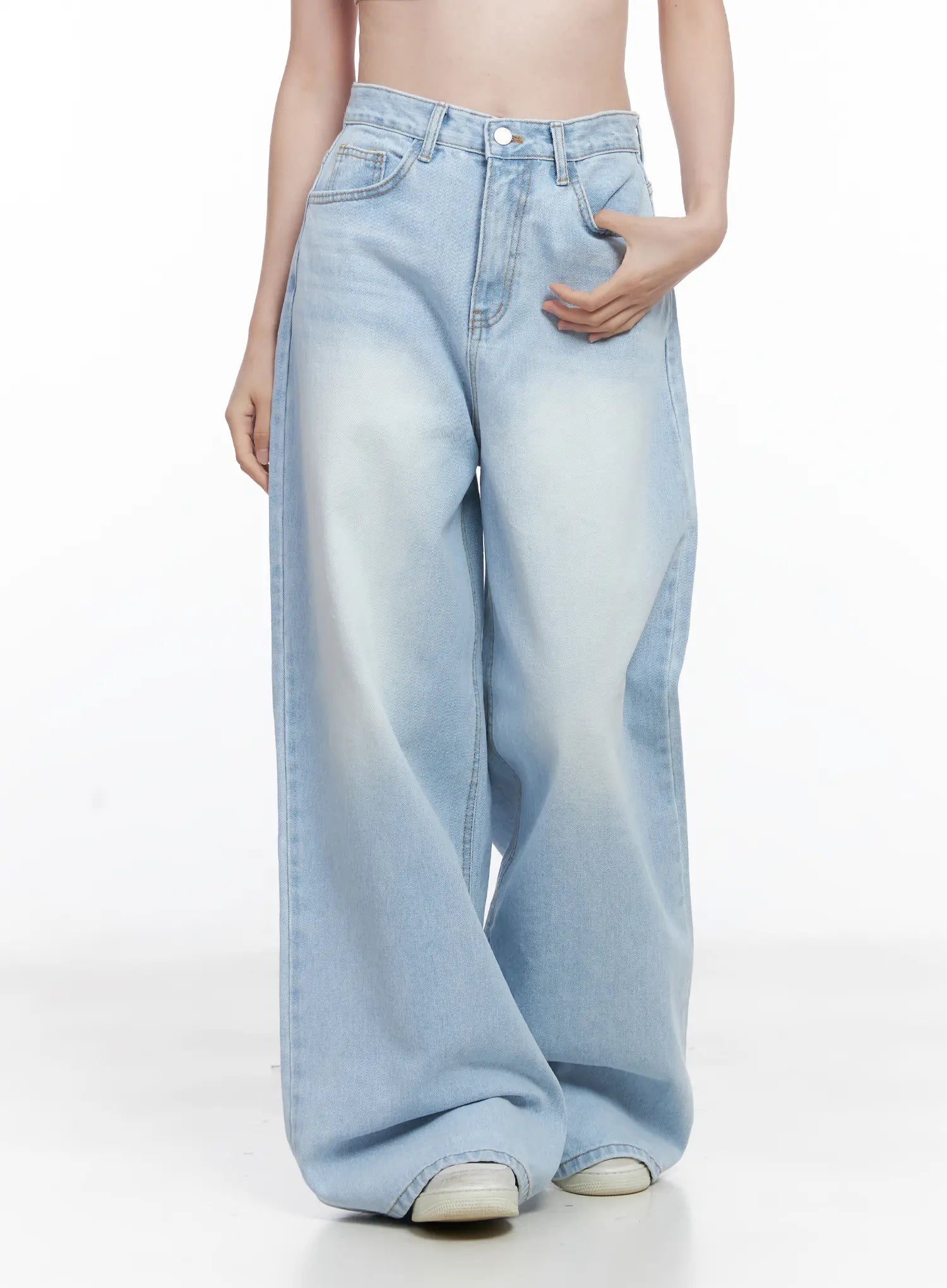 dana-wide-leg-light-wash-jeans-cg521