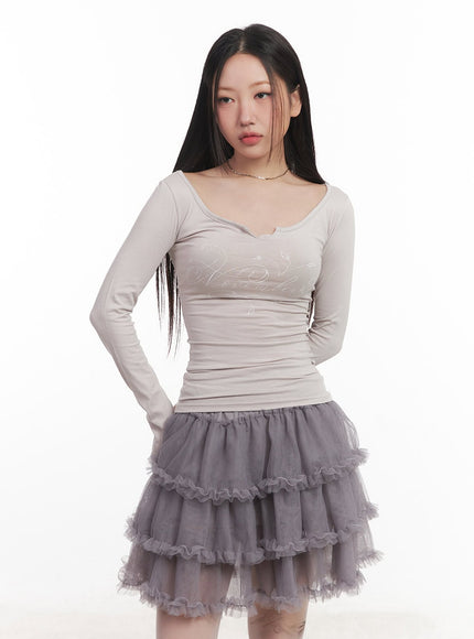 Graphic Long-Sleeve V-Neck Top CM528