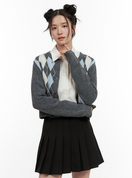 long-sleeve-argyle-cardigan-on404