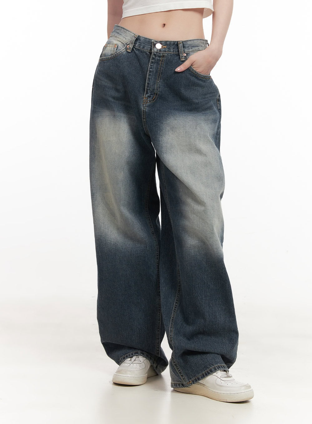 julie-washed-baggy-jeans-with-embroidered-detail-cf514