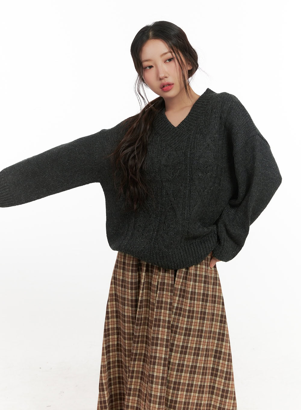 cableknit-v-neck-oversized-sweater-cn426 / Dark gray