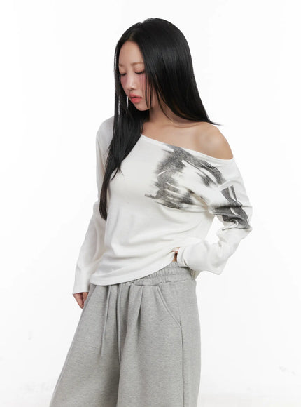 off-shoulder-long-sleeve-graphic-top-cn528