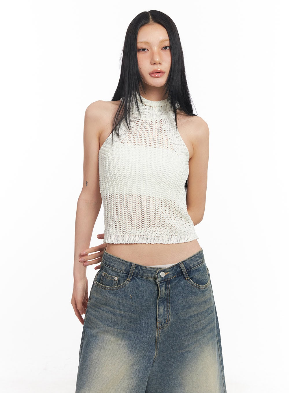 halter-neck-sleeveless-crop-top-cy528